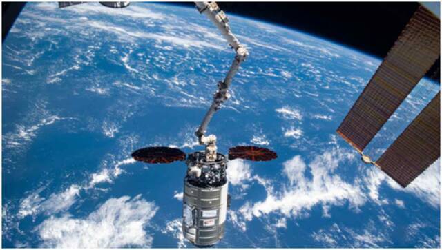 好莱坞式想象！美太空军司令：中国正研制有机械臂的“杀手卫星”