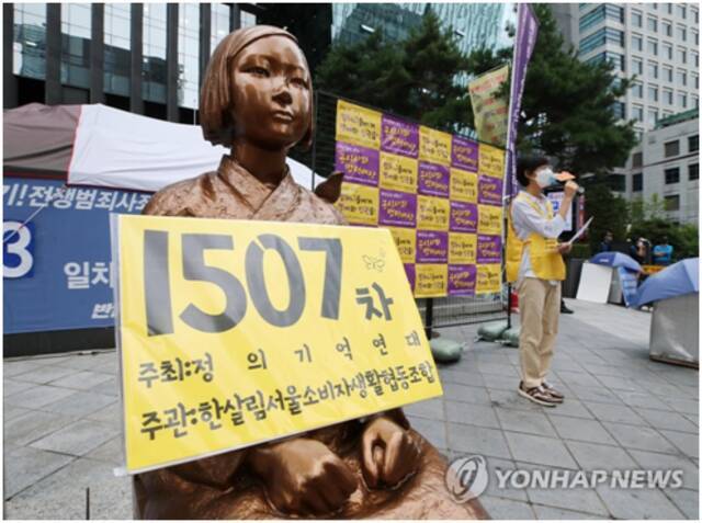 首尔市钟路区日本大使馆旧址前的和平少女像（图片来源：韩联社）
