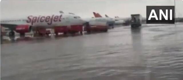机场被淹图源：印度亚洲国际新闻社视频截图