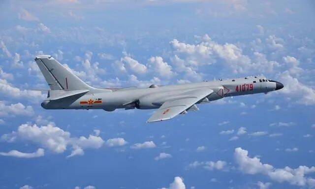 美媒披露：每次美国航母一接近，中国轰炸机群就起飞