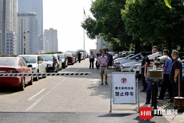 货拉拉女乘客坠亡案司机保释回家：重启生活给女儿过生日 暂不准备上诉