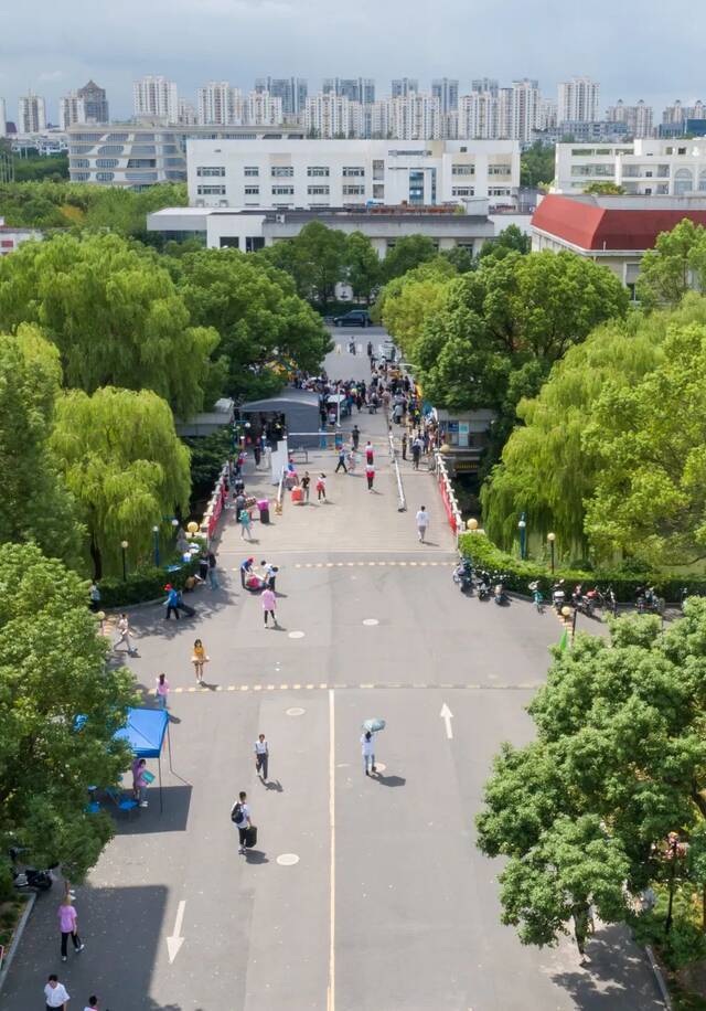 东华大学站，到了！