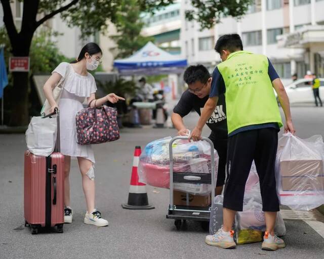 东华大学站，到了！