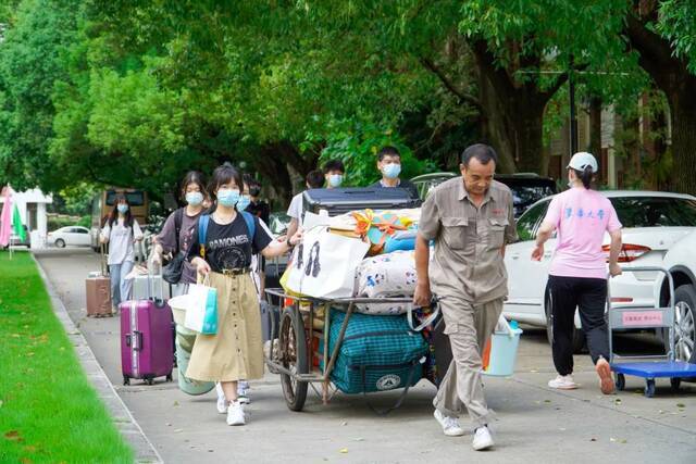 东华大学站，到了！