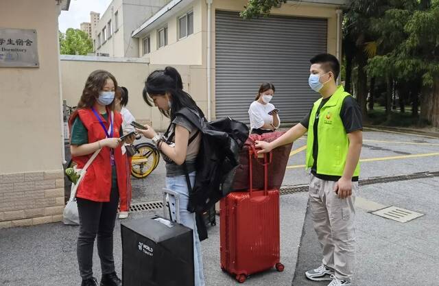 东华大学站，到了！