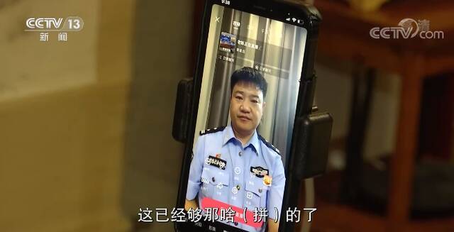 为了反诈 警察叔叔也成了“主播”