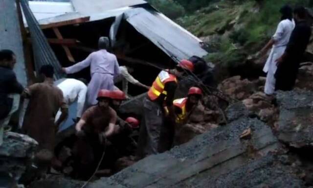 大雨袭击巴基斯坦西北部开普省 造成至少14人死亡