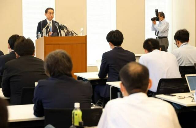 当地时间2021年8月26日，日本东京，日本前外相岸田文雄宣布于2021年8月26日星期四在东京参加执政党自民党的总裁选举。图/IC photo