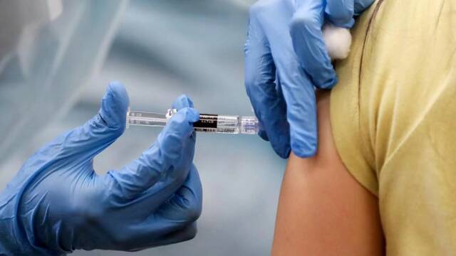 法国强制医务工作者接种疫苗规定 即日起生效