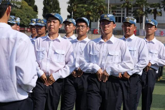 地大萌新的军营风采  不忘初心 凯歌前行