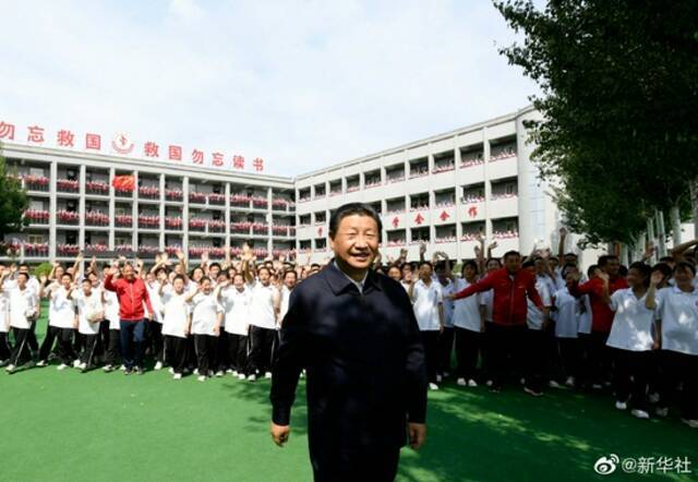 习近平在绥德考察调研