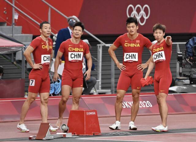 东京奥运会，中国男子4×100米接力队在决赛中跑出37秒79的好成绩，当时在名次上追平里约奥运会