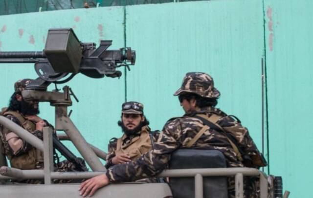 位于阿富汗喀布尔的塔利班武装人员
