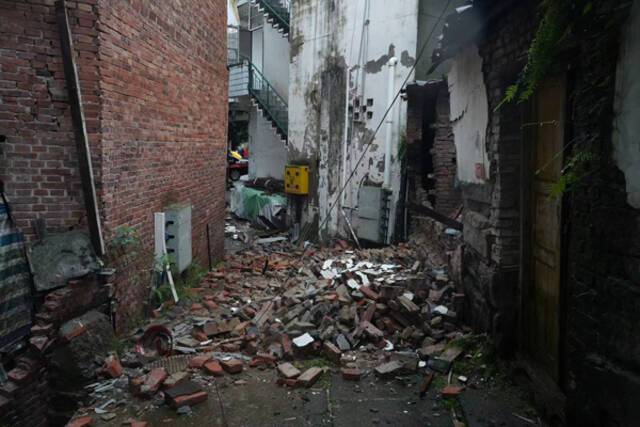福集镇城区房屋受损严重。