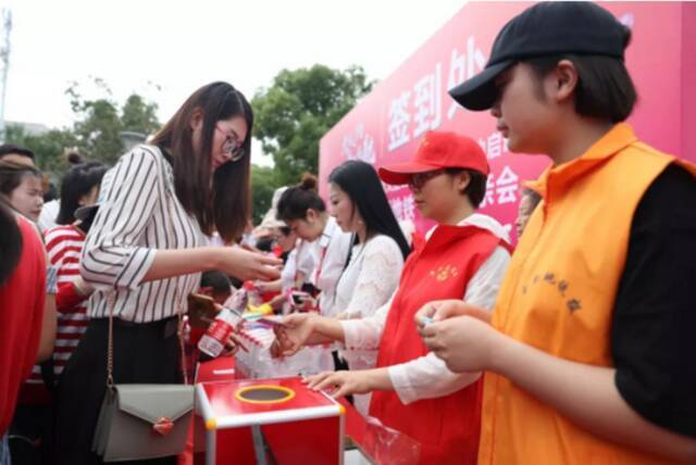 为留住大学生 这个省力争提高婚姻匹配成功率！网友：要包分配对象？