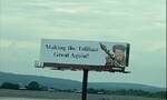 共和党前议员张贴拜登军装照广告牌，广告词是：“让塔利班再次伟大”