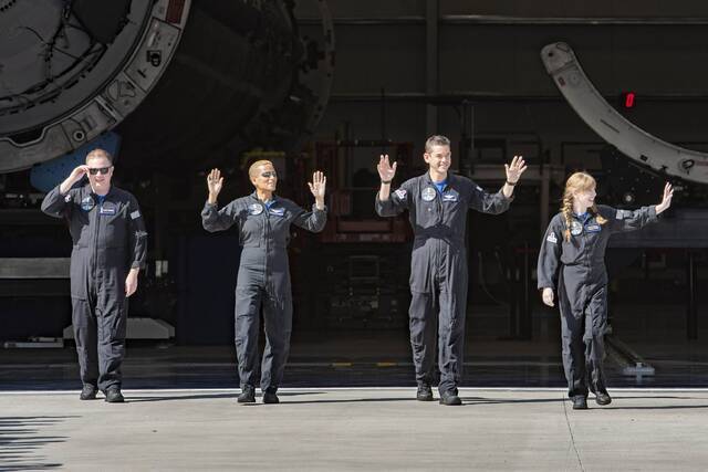 美国亿万富翁包SpaceX飞船“太空三日游”，没有专业宇航员陪护