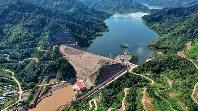 中国电建投资建设的老挝南欧江七级水电站机组并网发电