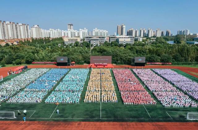 开学典礼现场直击！七秩东华，我们来了！