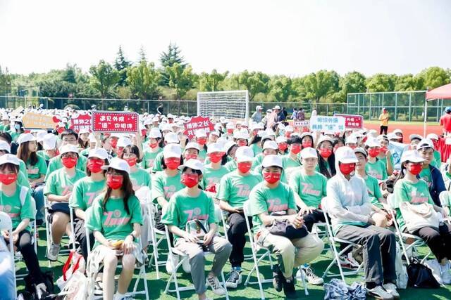 开学典礼现场直击！七秩东华，我们来了！