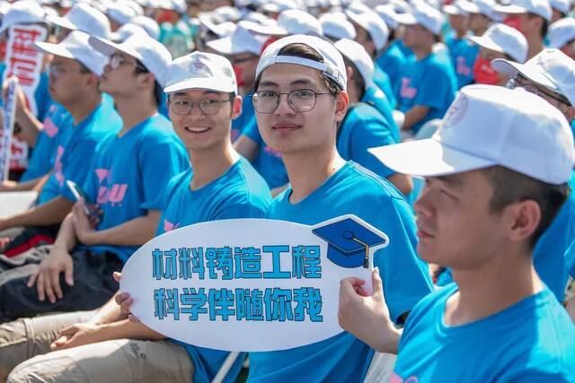 开学典礼现场直击！七秩东华，我们来了！