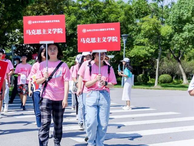 开学典礼现场直击！七秩东华，我们来了！