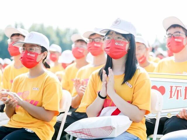 开学典礼现场直击！七秩东华，我们来了！