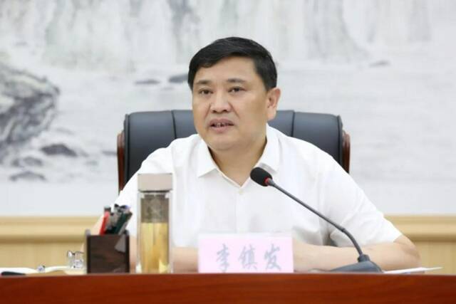 李镇发