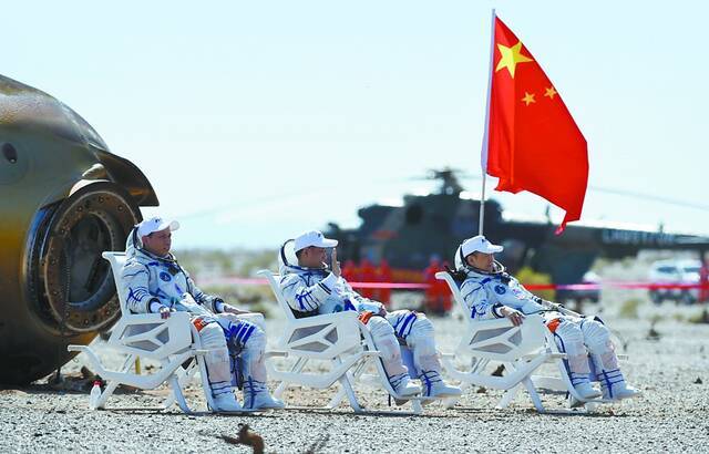 神舟十二号顺利着陆！“出差三人组”回家！法媒：这是中国成为太空大国的最新里程碑