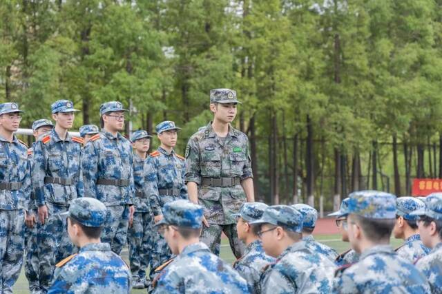 军营探秘 我的教官是学长