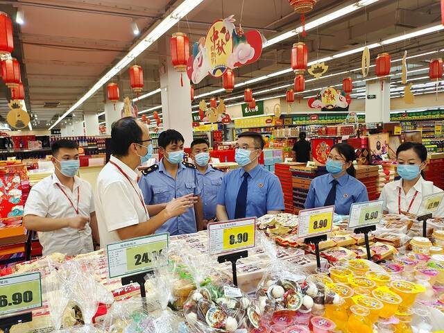 临近佳节查隐患打响食品安全“保胃战”