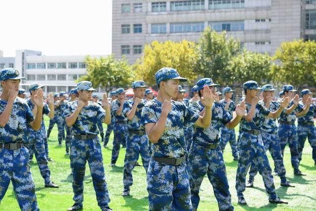 无热血不青春！青大萌新军训的高光时刻！