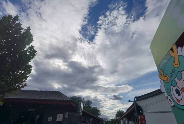 假期过半，北京雨后蓝天白云“充值”成功！