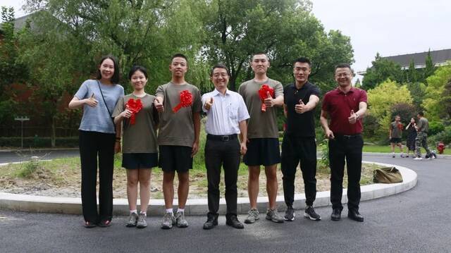 万家团圆时 这些上海师大学子千里赴军营