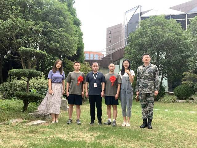 万家团圆时 这些上海师大学子千里赴军营