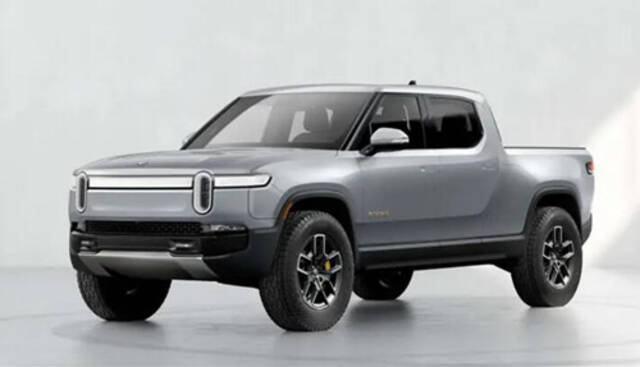 Rivian R1T电动皮卡原型车发生车祸 撞上1辆奔驰S级和福特探险者