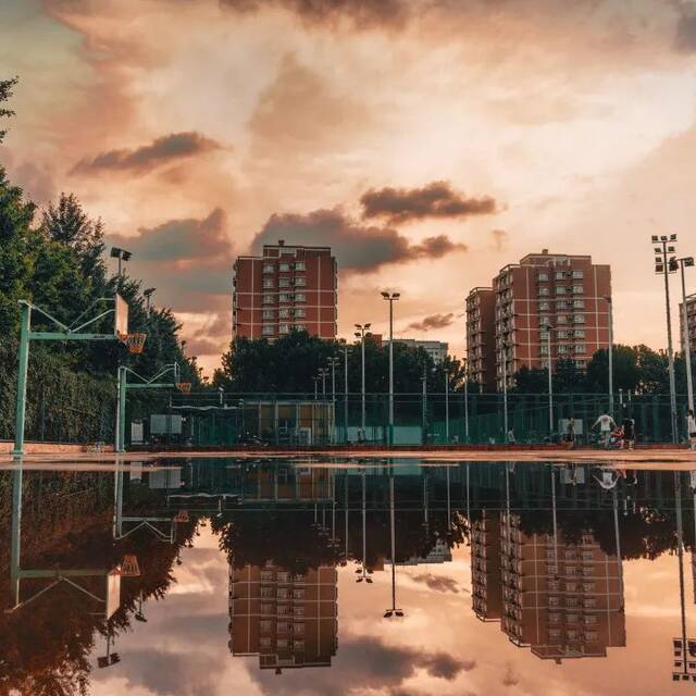 师大的雨  纷纷雨下，似是恍惚思园意