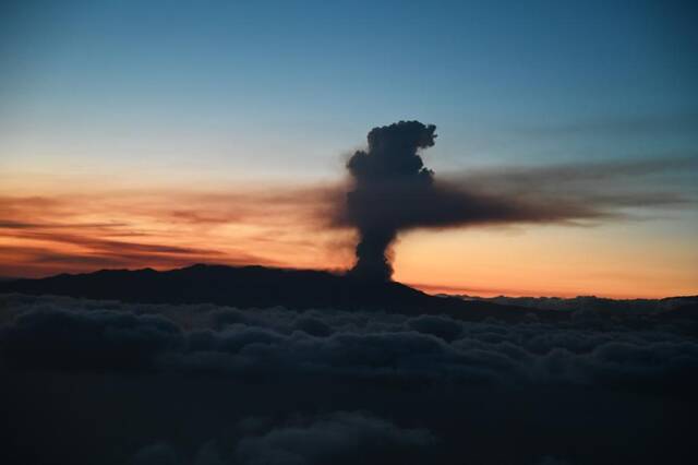 全球连线 丨 火山仍在喷发！这个三毛曾“流浪”的西班牙小岛怎样了？