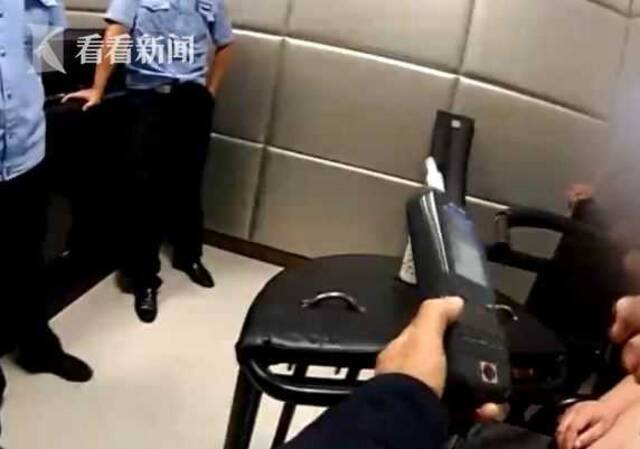 酒后打架报警被劝回 男子开车进派出所讨说法...