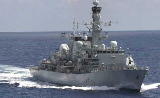 英护卫舰通过台湾海峡（图片来源：《自由时报》）