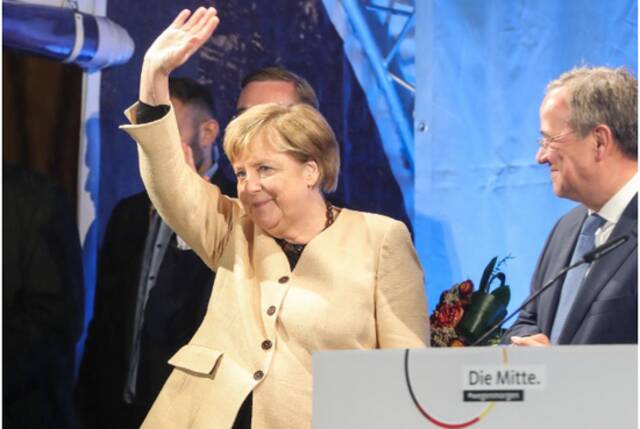 ▲9月21日，德国总理默克尔在施特拉尔松德出席基民盟竞选集会，默克尔此前已多次宣布不参选。图/新华社