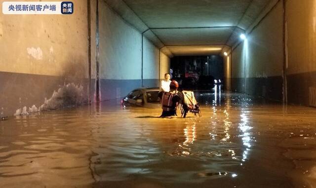 四川发布山洪灾害蓝色预警 强降雨致部分城区内涝严重