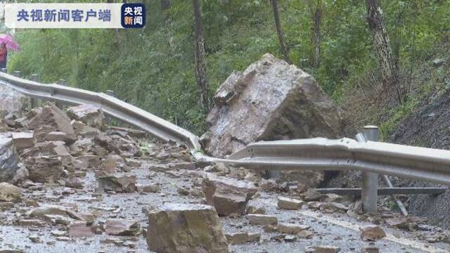 四川发布山洪灾害蓝色预警 强降雨致部分城区内涝严重