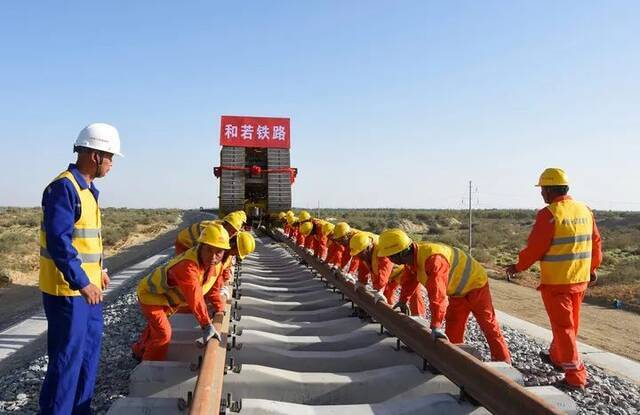 铺轨完成！“基建狂魔”再上新！