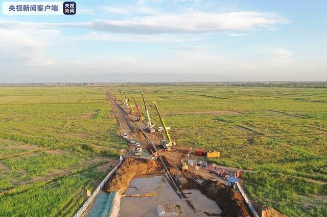 银川都市圈中线供水工程主干电缆首次成功钻越黄河