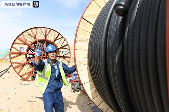 银川都市圈中线供水工程主干电缆首次成功钻越黄河