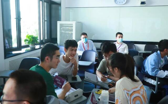清华大学本科教育教学审核评估专家组意见交流会举行