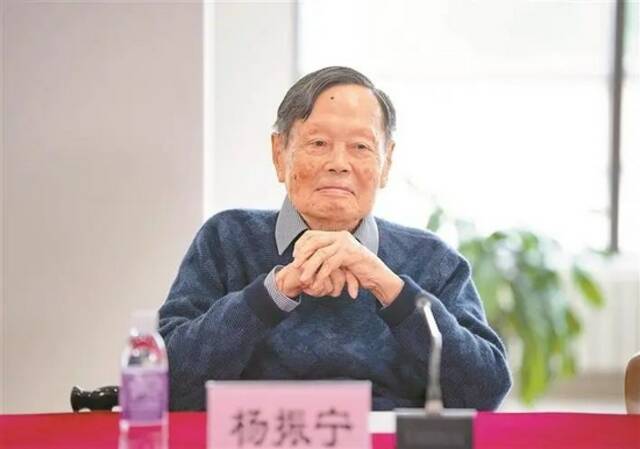 杨振宁新华社发