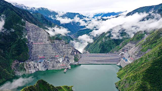 我国海拔最高的百万千瓦级水电站——雅砻江两河口水电站投产发电