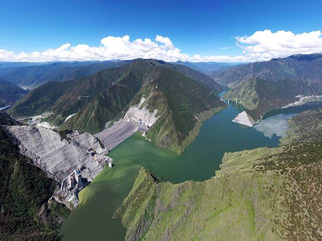 我国海拔最高的百万千瓦级水电站——雅砻江两河口水电站投产发电